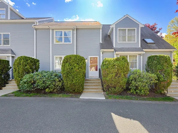 11 Pinecrest Vlg, Hopkinton, MA 01748
