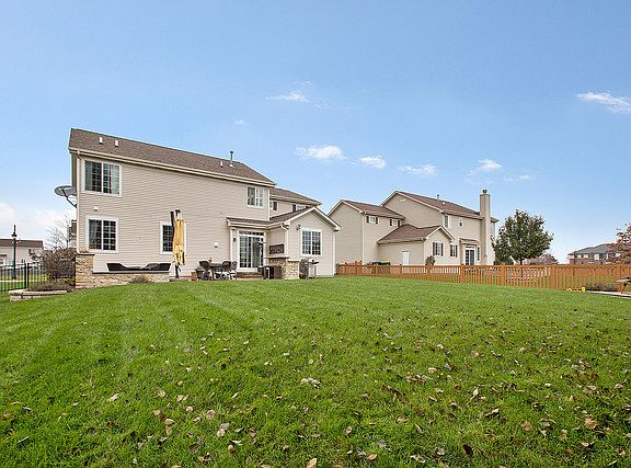 3rd image of 831 Richards Dr