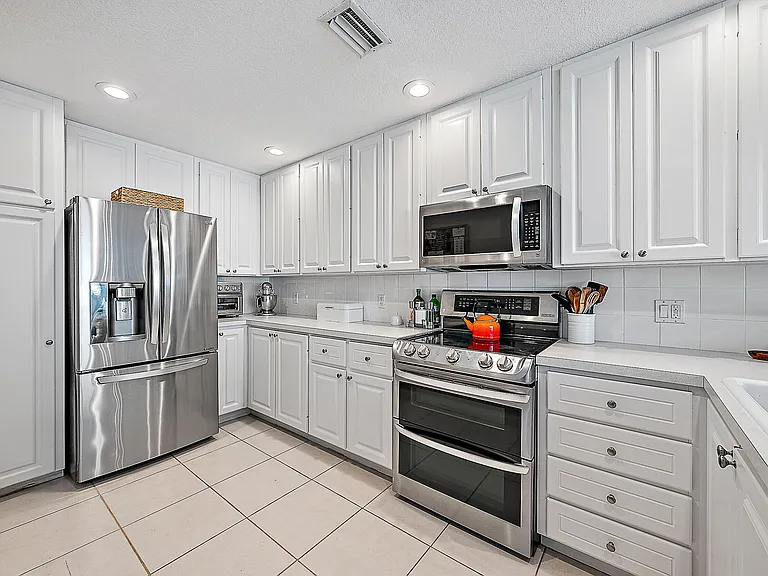 107 Rivinia Dr — Photo 4