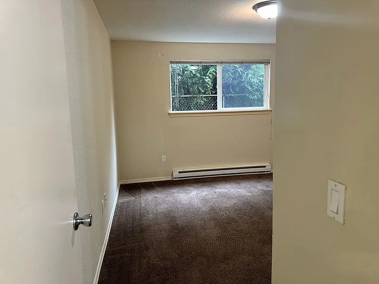 108 Baker St — Photo 10