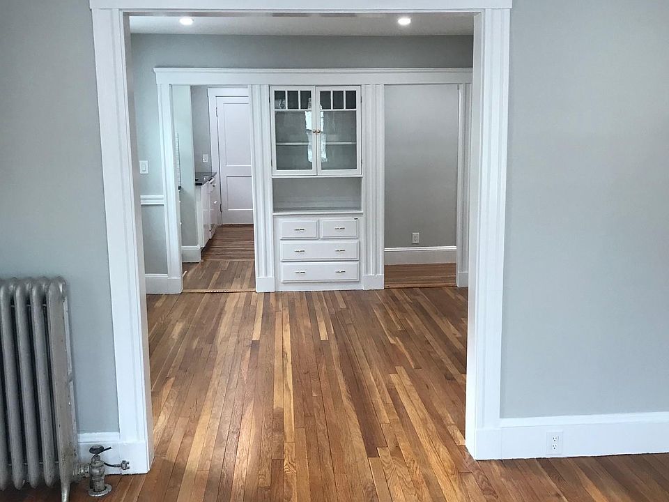 1st image of 27 Willoughby St