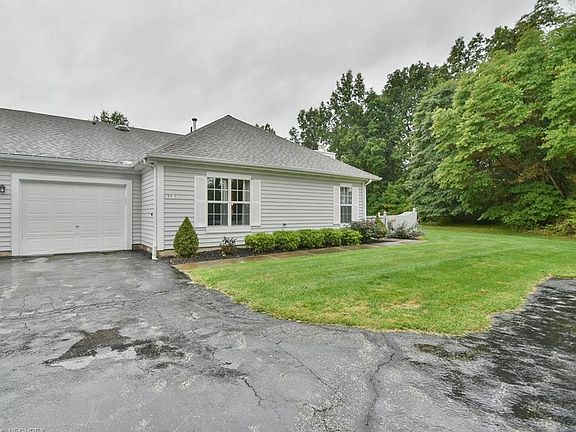 2nd image of 60 Stratford Grn #3