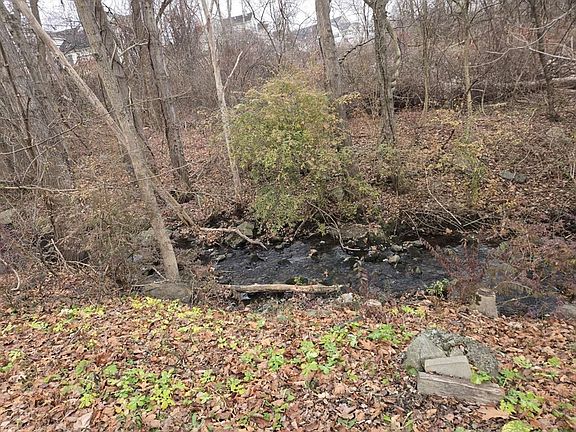 2nd image of 128 Providence Rd