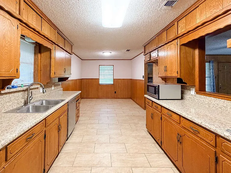 3708 Holland Dr — Photo 13