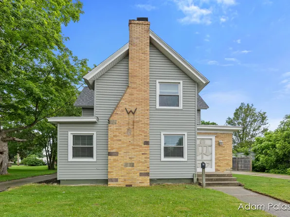 617 W Main St, Lowell, MI 49331