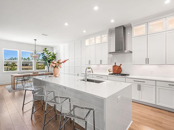 3rd image of 425 W Lafayette Rd