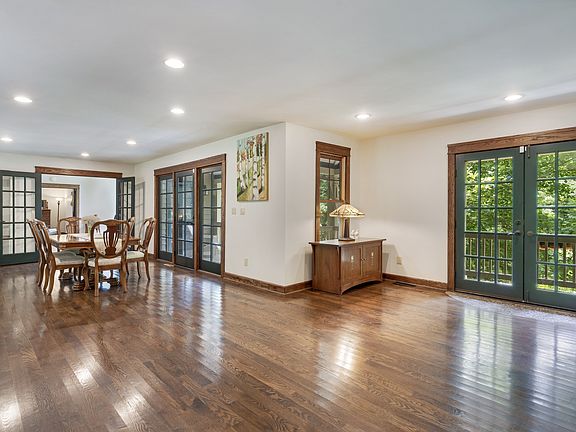3rd image of 433 Grayson Dr