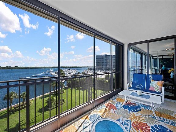 5th image of 124 Lakeshore Drive #7290