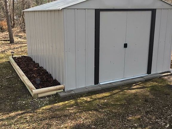 4th image of 526 N Woodland Dr
