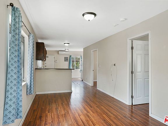 4th image of 628 W 104th St