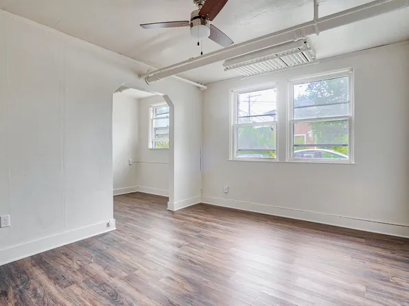 Warnell Apartments!, 1512 SE 16th Ave APT 104, Portland, OR 97214