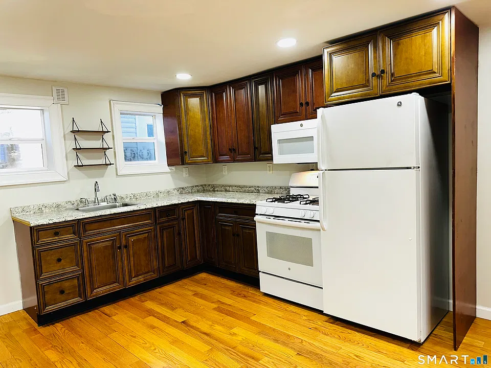 49 Pleasant St #1