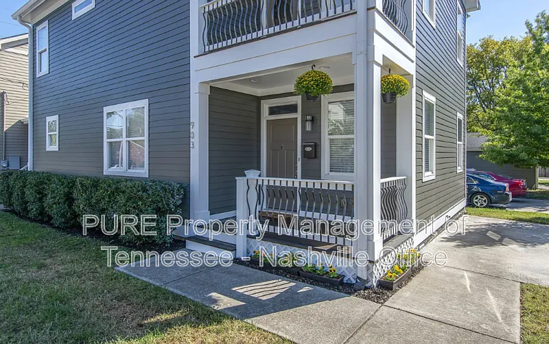 903 Cheatham Pl