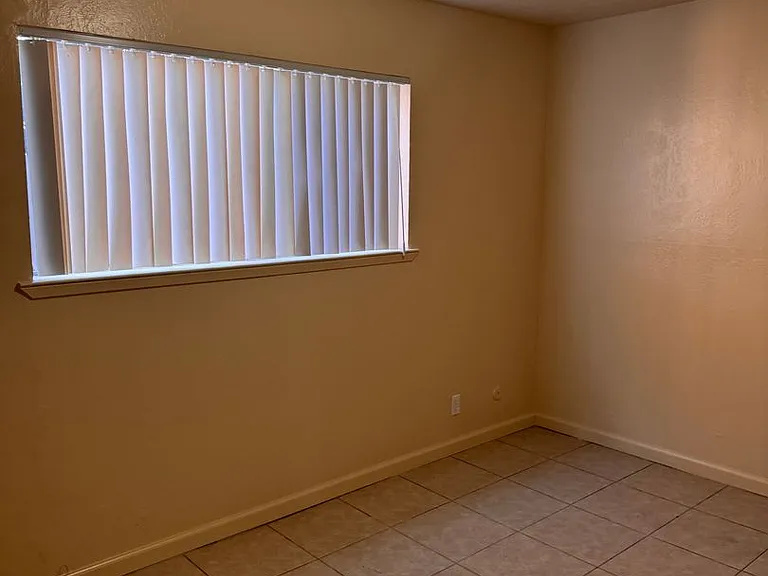1115 W Simpson Ave — Photo 22