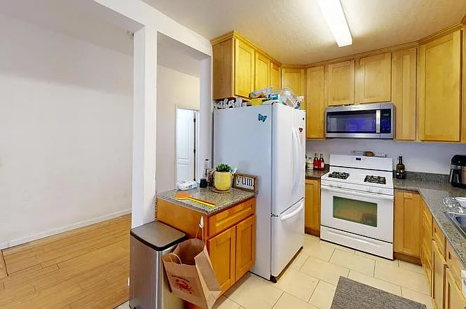 330 Capitol St #C — Photo 19
