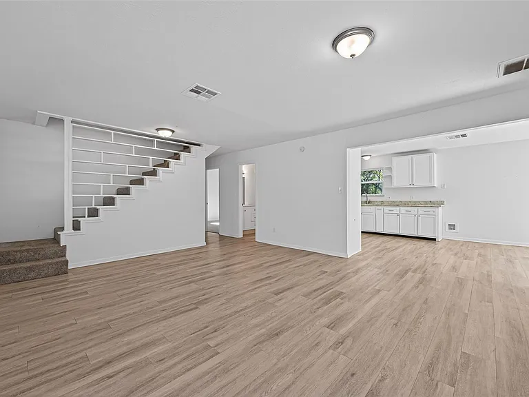 170 Walter Dr — Photo 11
