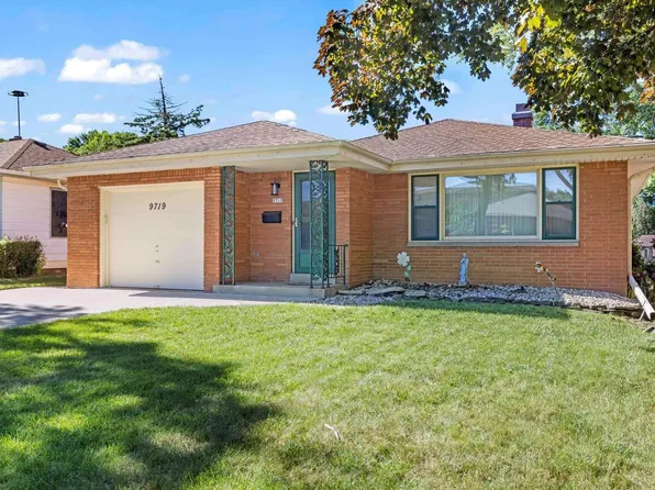 9719 West Hayes PLACE, West Allis, WI 53227