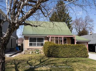 32 Broadleaf Rd, Toronto, ON M3B 1C2