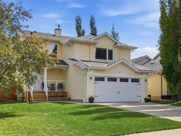 135 SW Douglas Woods Hl SE, Calgary, AB T2Z 3B2