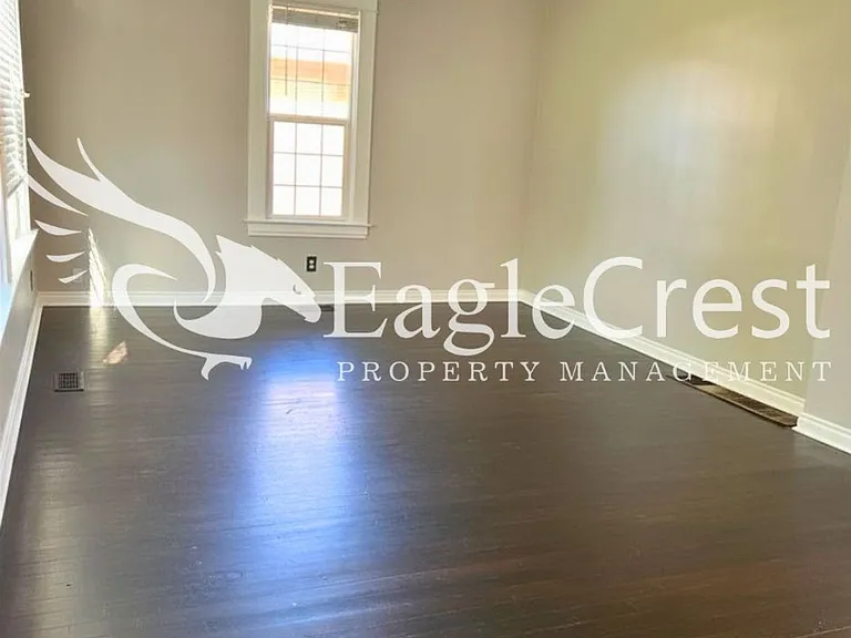 613 Locust St — Photo 5