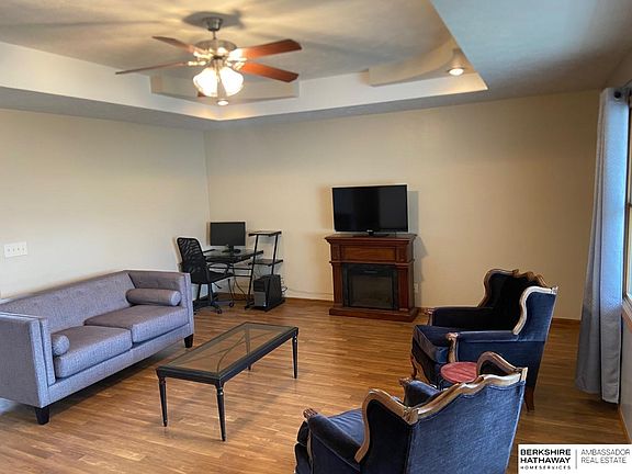 3rd image of 4330 W Huntington Ave