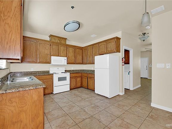 3rd image of 1814 E Iowa Rd