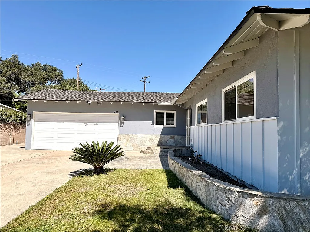 3 bed, 2.5 bath, 1784 sqft, $5,000 — Photo 2