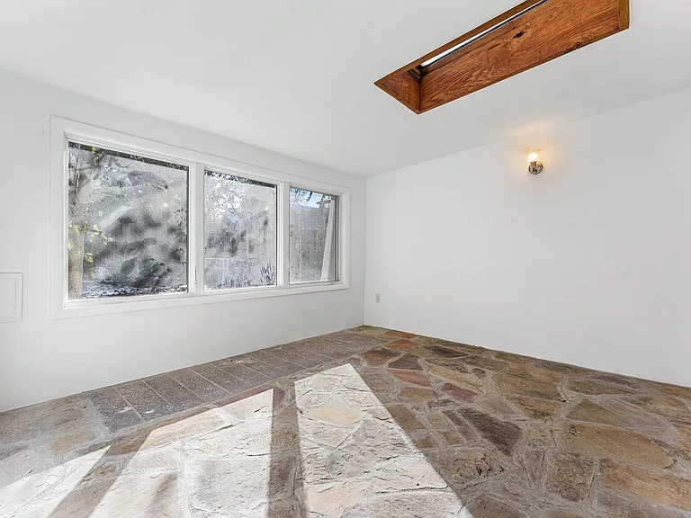 504 E Baseline Rd — Photo 11