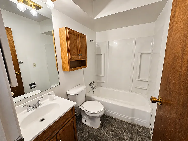 422 1/2 W Spring St #422-1/2 — Photo 12