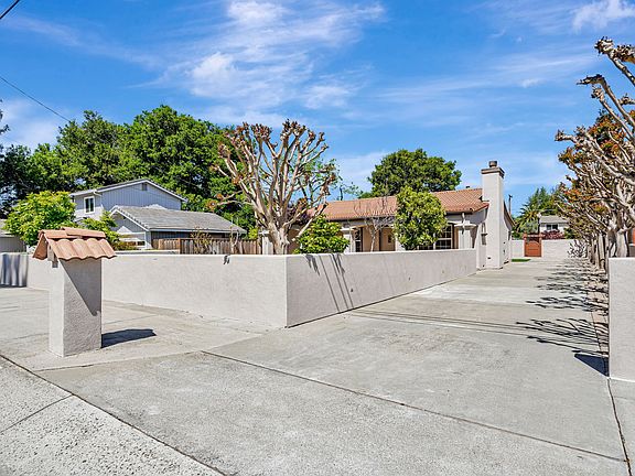 3rd image of 1325 Miravalle Ave
