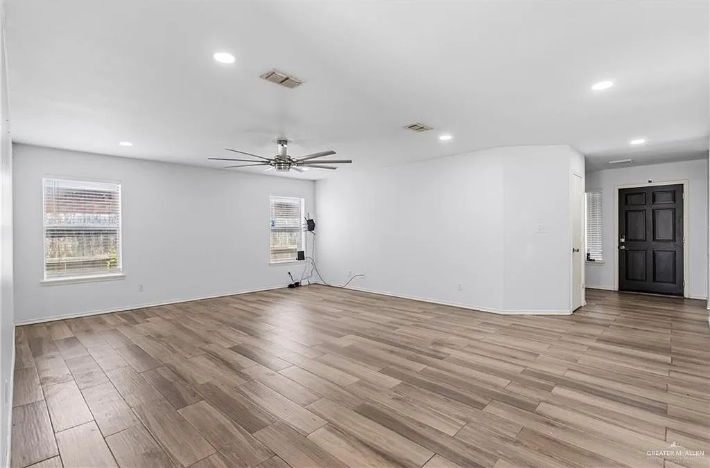 3 bed, 2.0 bath, 1586 sqft, $1,850 — Photo 2
