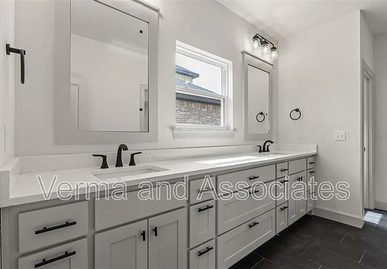 1050 Whistler St — Photo 27