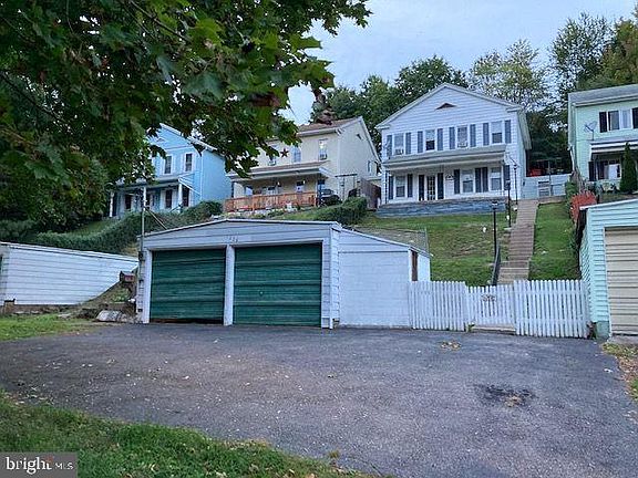 2nd image of 1224 Laurel Blvd