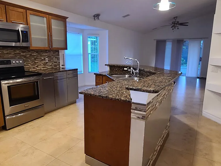 5039 Pineland Ln — Photo 4