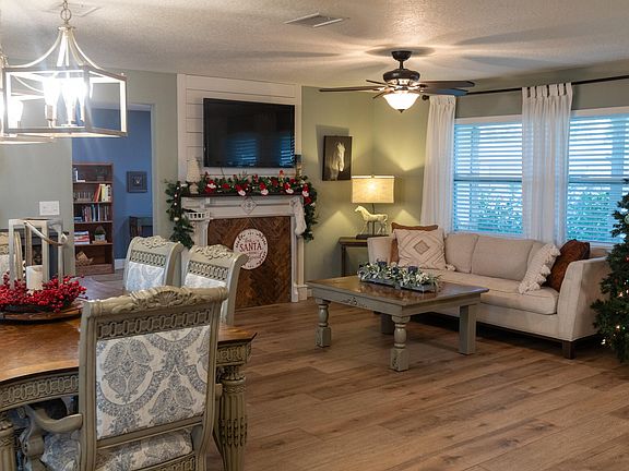 4th image of 2833 Campus Cir