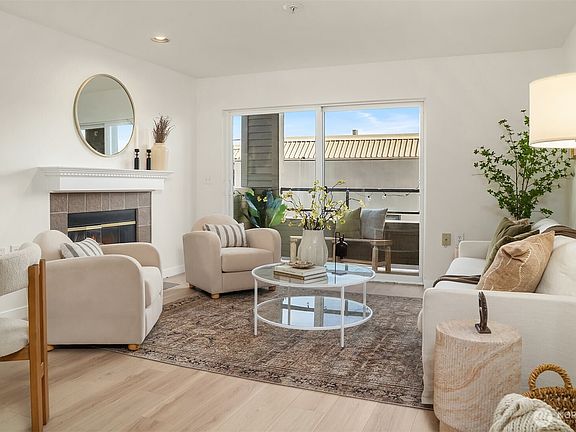 4th image of 1504 Aurora Avenue N #201