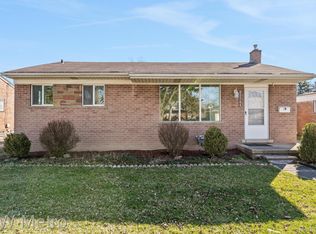 32744 Greenbriar Ave, Warren, MI 48092