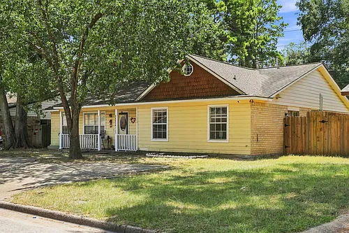 1712 Hazelwood St Photo 1