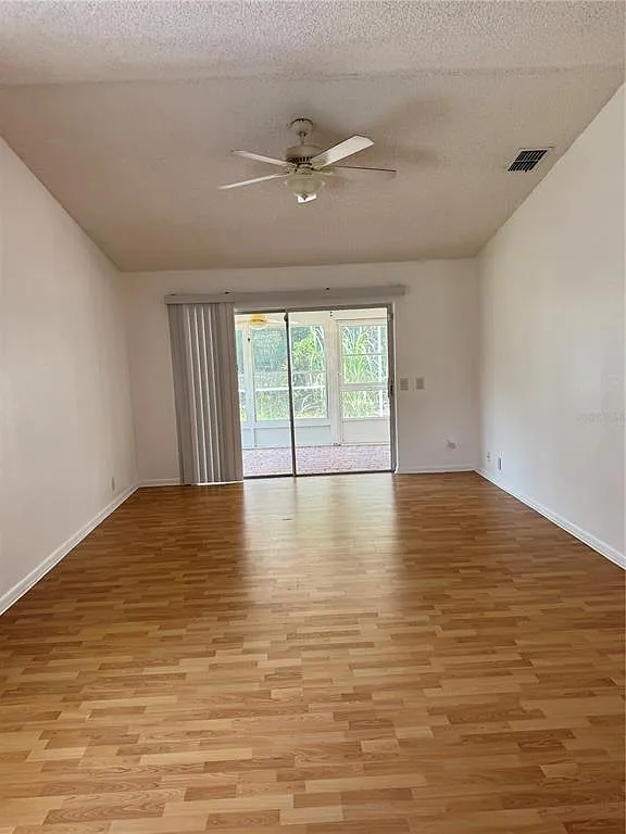 2 bed, 2.0 bath, 988 sqft, $1,650 — Photo 2
