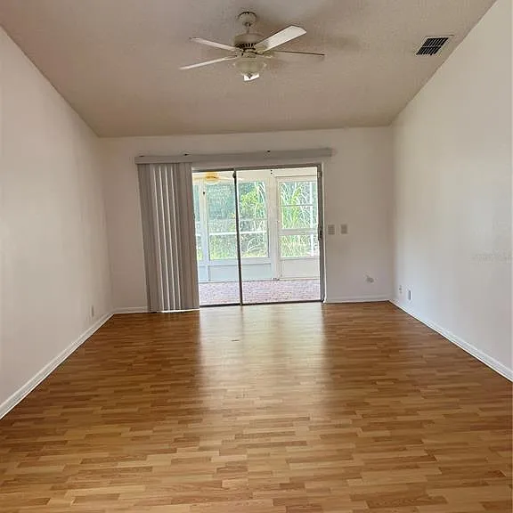 427 Greenfield Rd — Photo 2