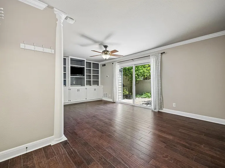 2500 Steck Ave #18 — Photo 10