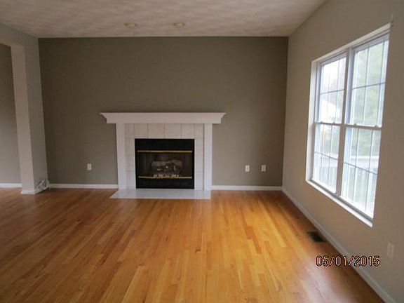 3rd image of 63 Orchard Valley Dr