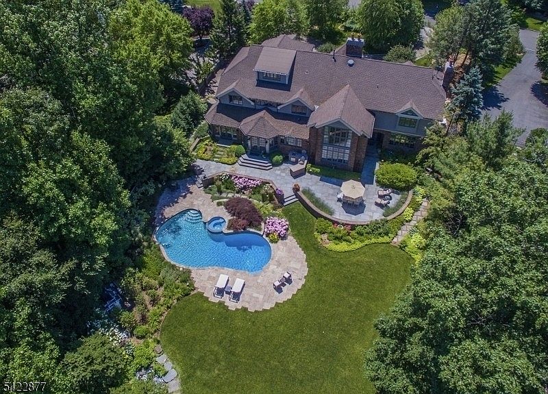 1st image of 54 Hamilton Dr