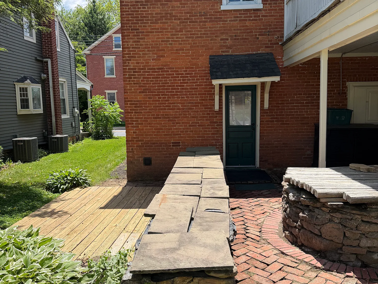 2 bed, 1054 sqft, $1,425 — Photo 2