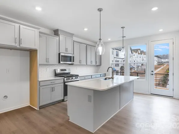1617 Blanche St, Charlotte, NC 28262