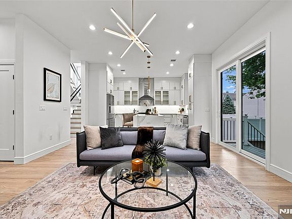 3rd image of 161 Palisade Avenue