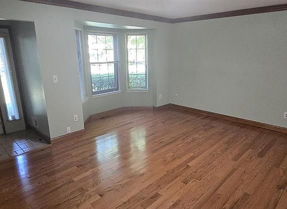 4th image of 364 Meadow Bridge Dr
