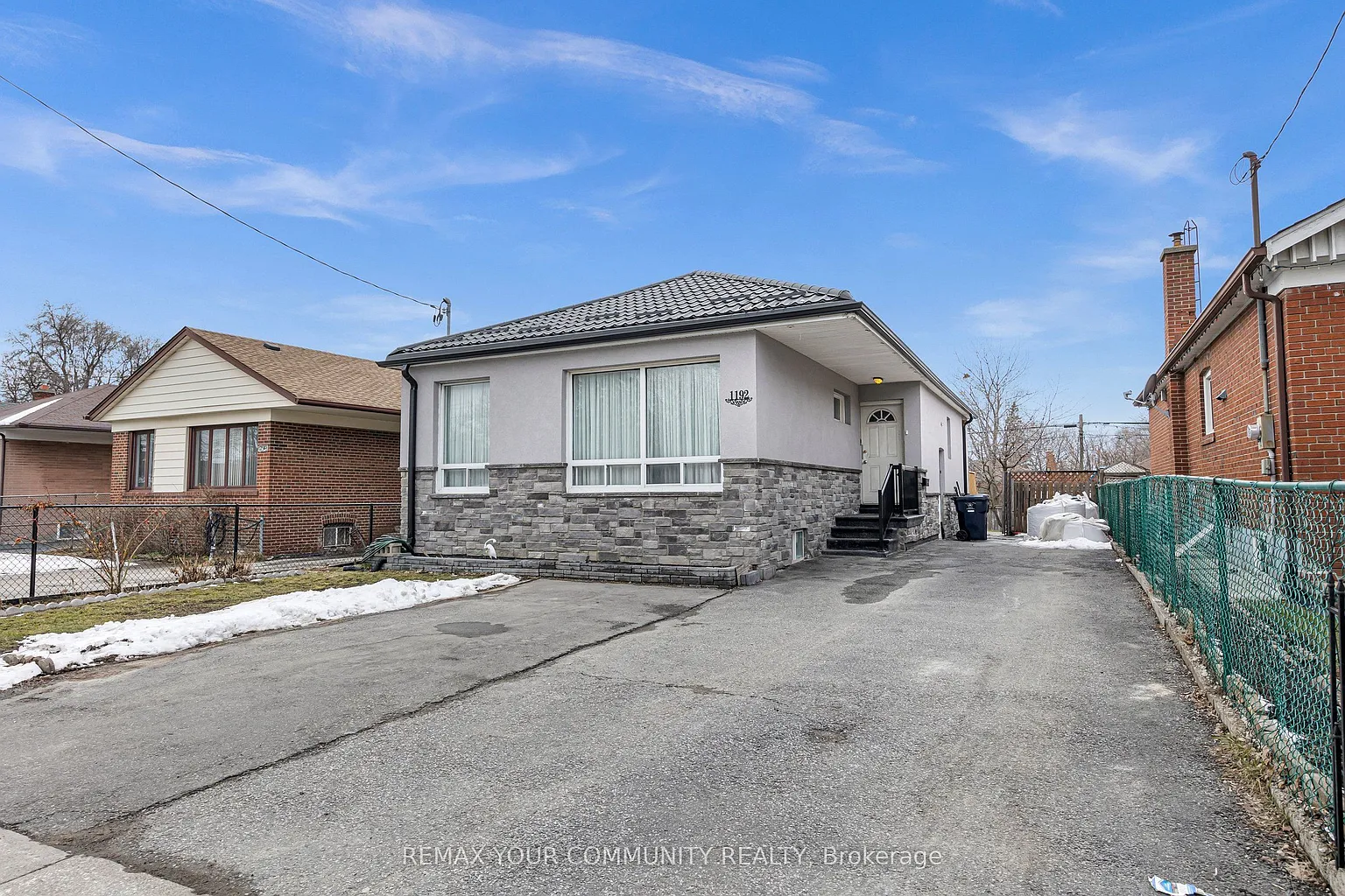 1192 Warden Ave photo 1