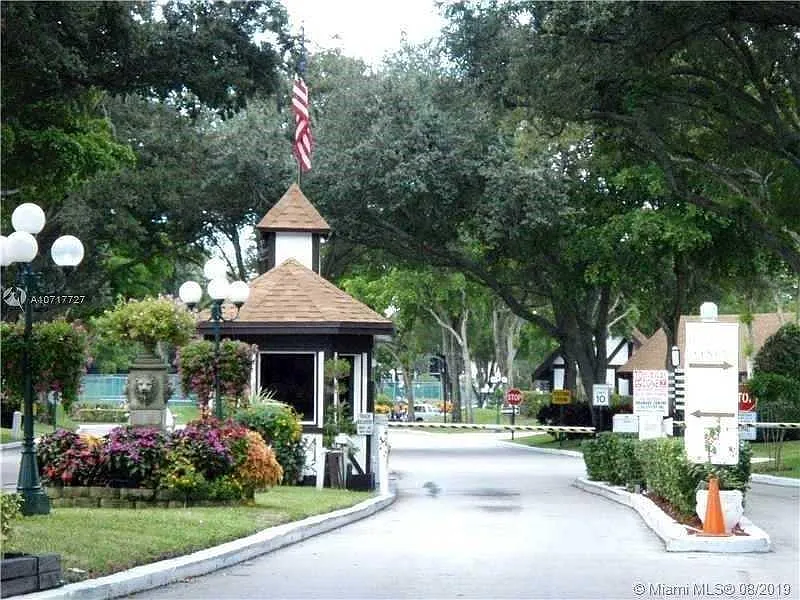 1 bed, 1.5 bath, 800 sqft, $1,600 — Photo 4