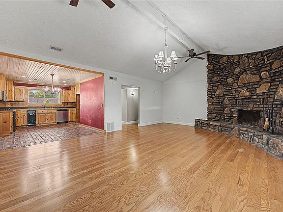 5th image of 1113 S 28th St